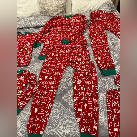 Carters Family of 4 CHRISTMAS PICTURE pajamas bundle 8 pieces! - Picture 3 of 16